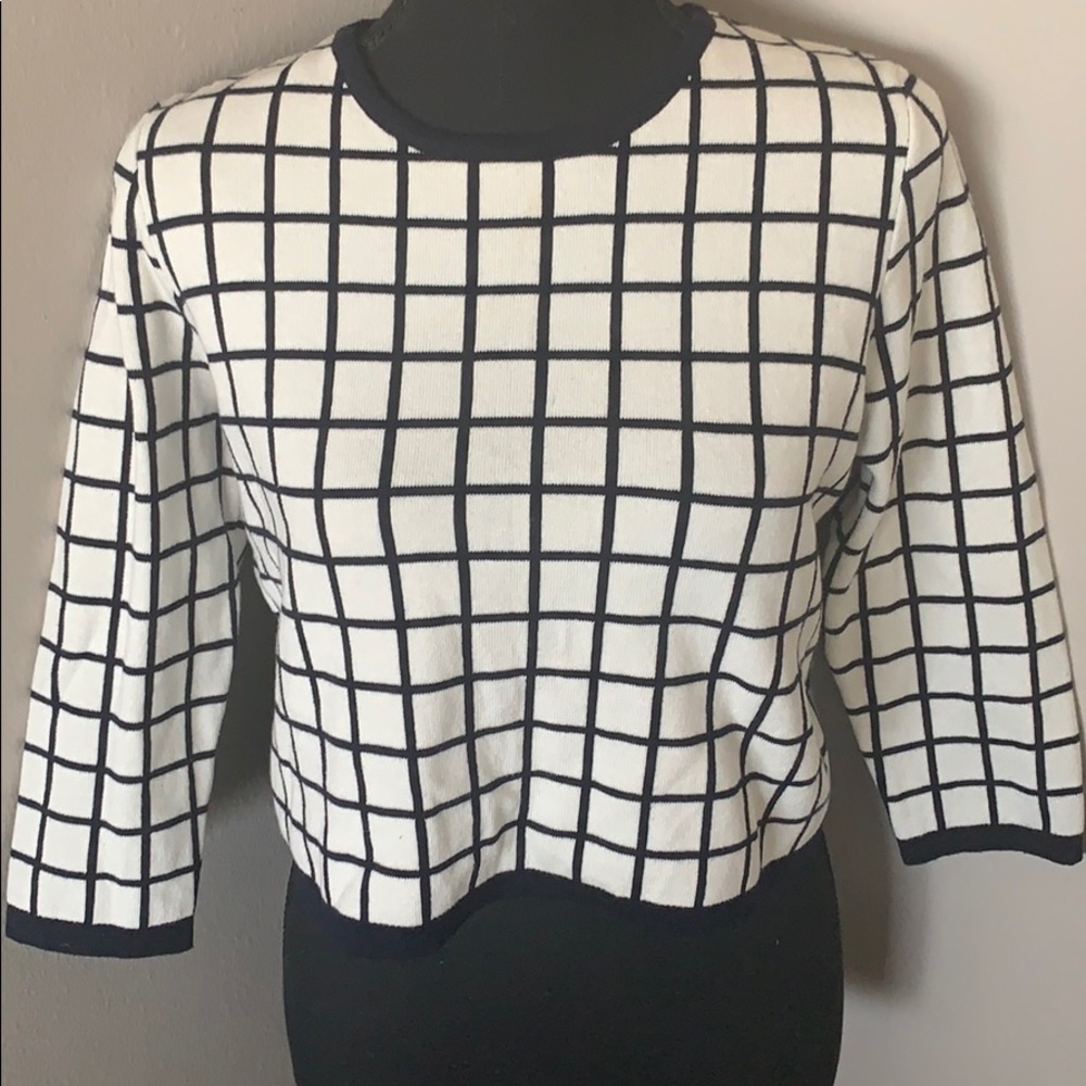 Forever 21 Chic Grid Sweater Size S